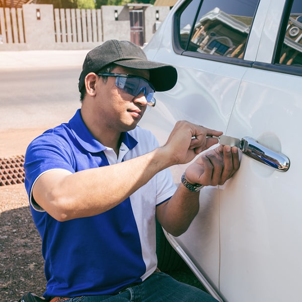 nuestra especialidad en cerrajería de autos es la apertura y programación de llaves electrónicas para vehículos de todas las marcas y modelos